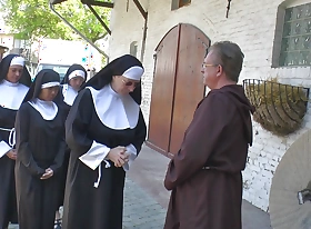 Nun loves lose one's heart to alfresco